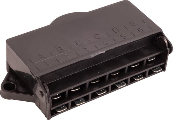 Fuse box for blade fuses